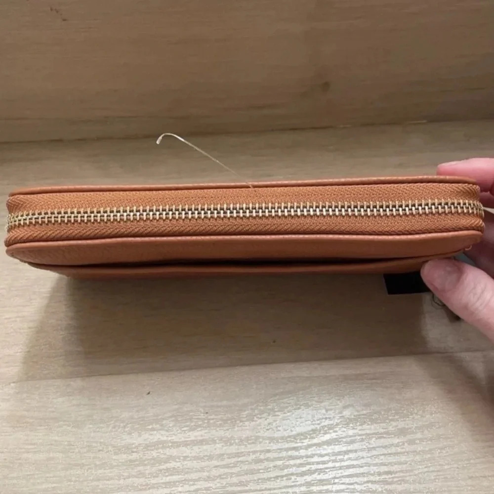 Nanette Lepore Callie Solid Zip Wallet Organizer Tan NWT - Picture 5 of 8